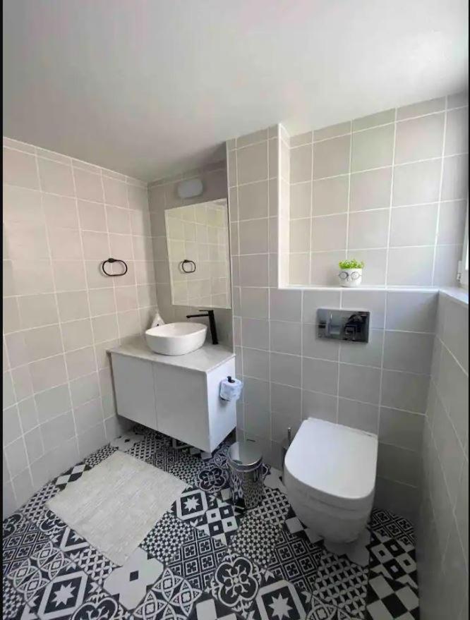2 Bedroom Apt In Ermou 4 Minute Walk Beach Larnaca Zewnętrze zdjęcie
